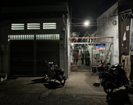 Chồng bị 'người ở chung phòng' với vợ đâm chết